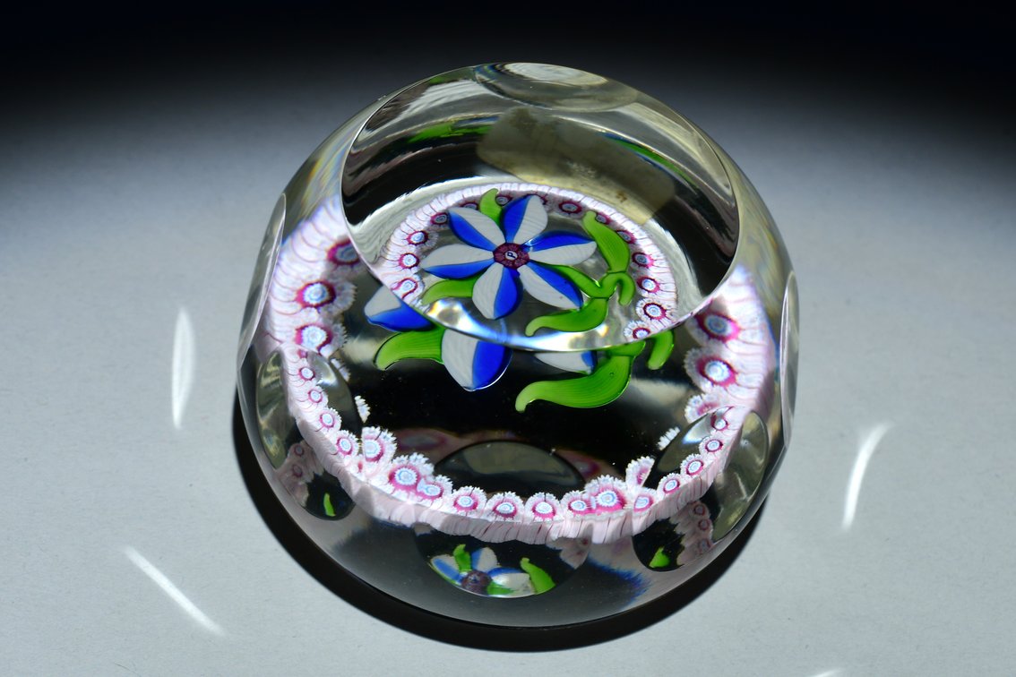 Perthshire Faceted Miniature Flower 1976
