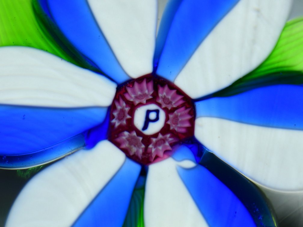 Perthshire Faceted Miniature Flower 1976