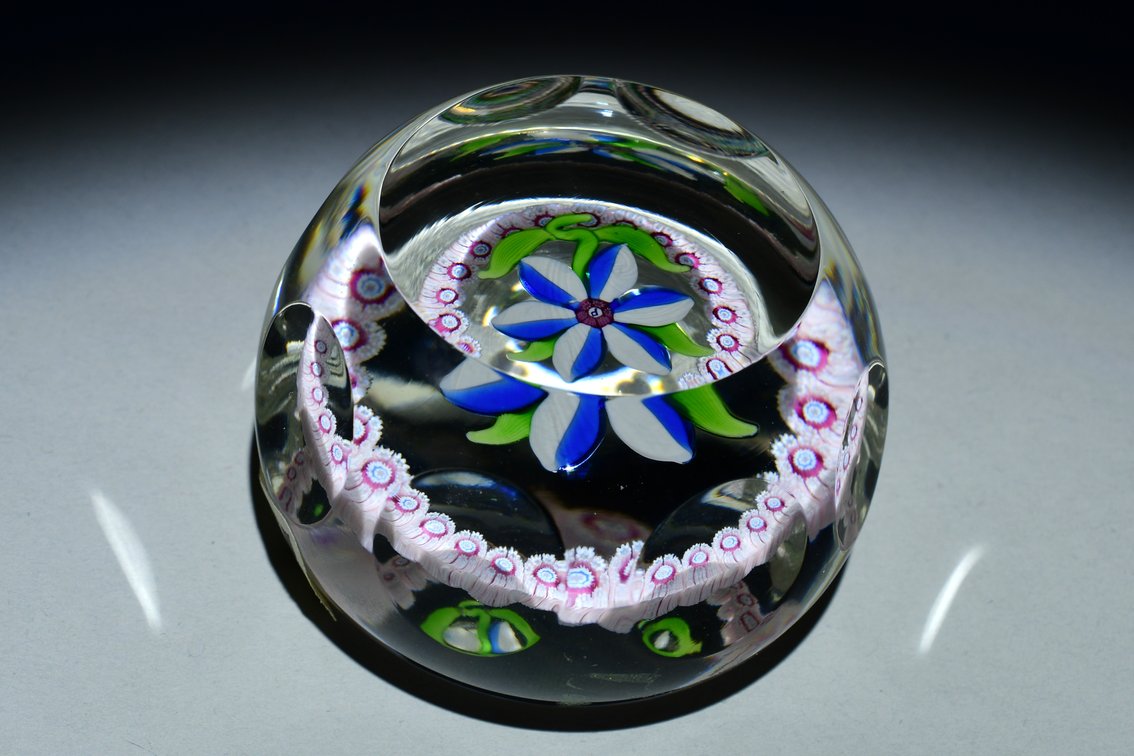 Perthshire Faceted Miniature Flower 1976