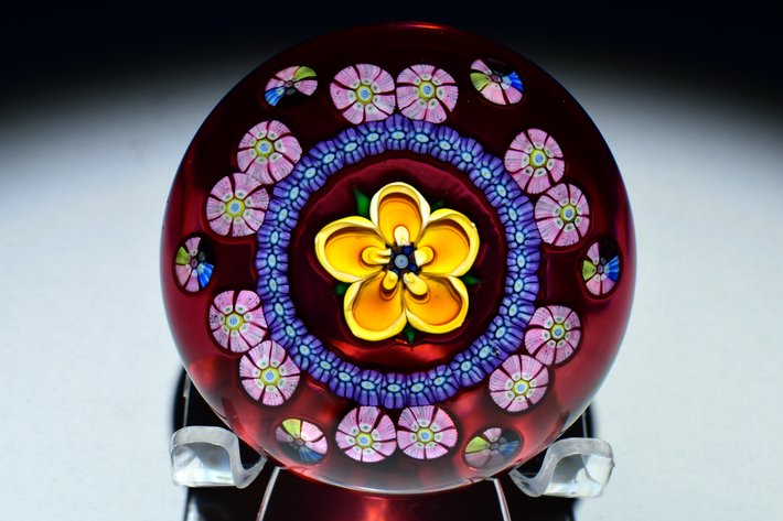 Perthshire Flower w/ Millefiori Garland 1982