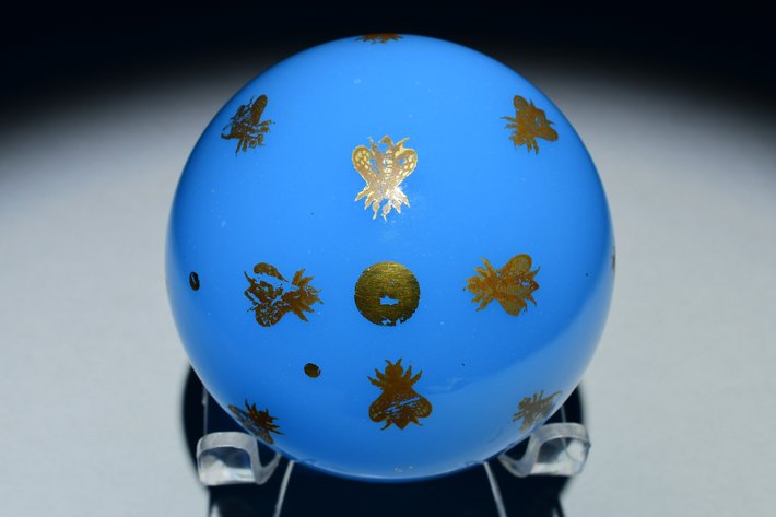 Baccarat Gilt Bee Opaline Agate