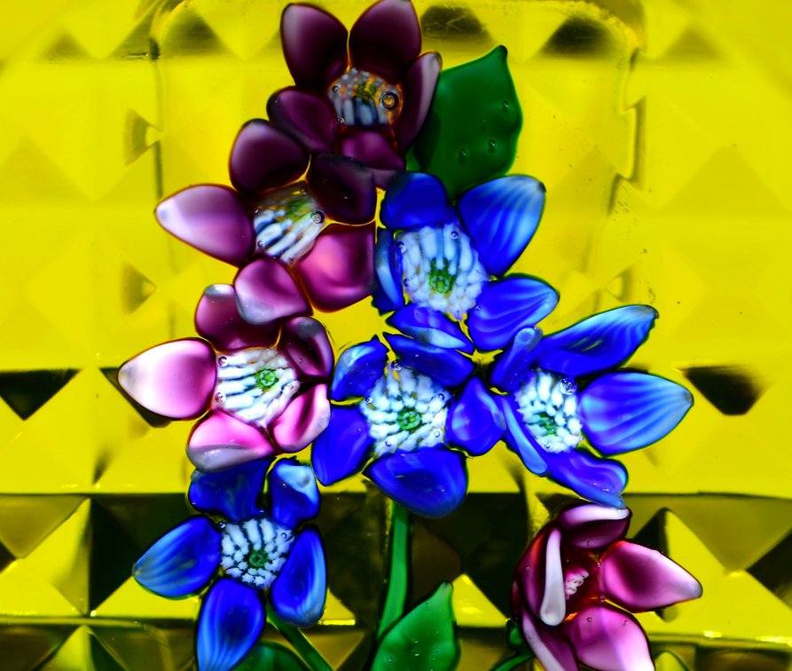 St. Louis Floral Bouquet on Amber Ground 1979