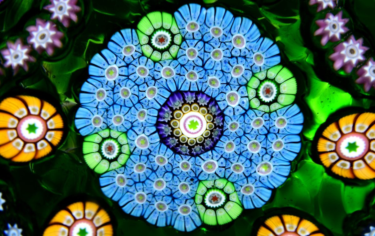 Perthshire Patterned Millefiori Garland 1982
