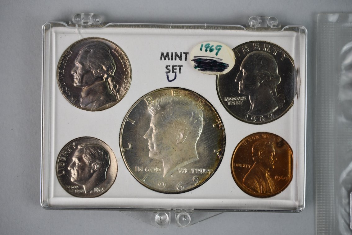 Assorted U.S. And Foreign Coin Collection Including Silver, photo 2 of 12