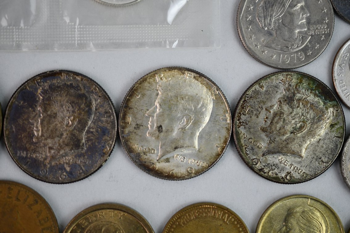 Assorted U.S. And Foreign Coin Collection Including Silver, photo 6 of 12