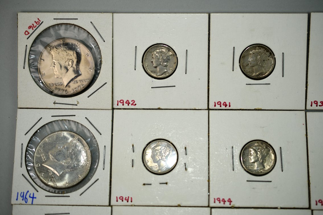 Assorted U.S. Coin Collection Including Silver, photo 2 of 16