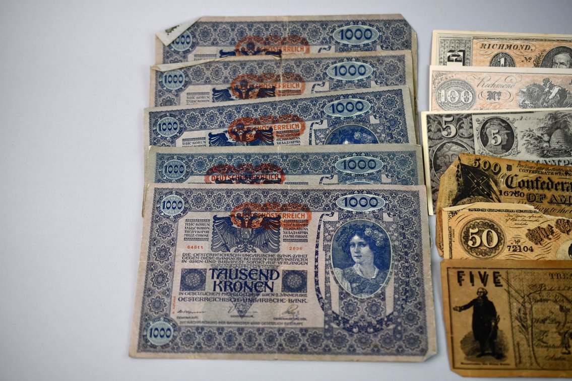 International & American Banknotes Collection, photo 2 of 12