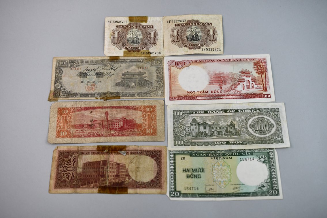 International & American Banknotes Collection, photo 12 of 12