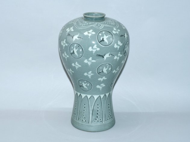 Korean Celadon Maebyeong Cranes in Clouds Vase