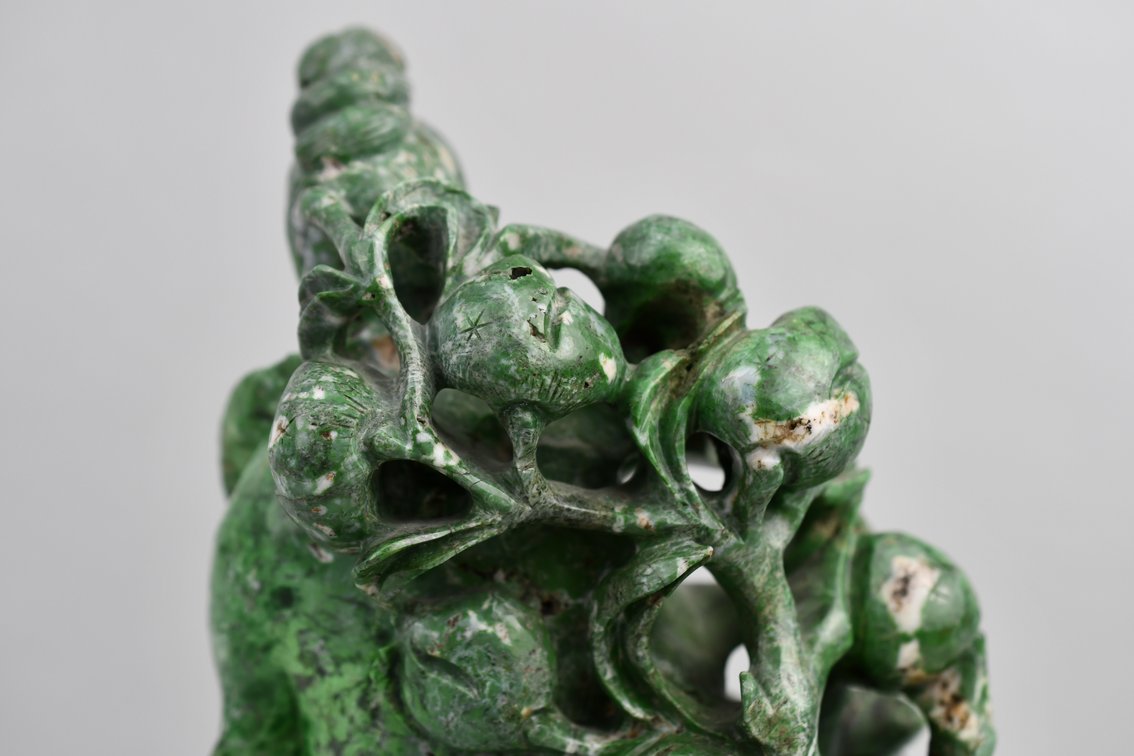 Chloromelanite Guanyin Statue Carving, photo 13 of 18
