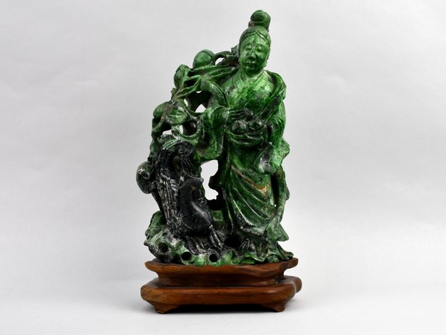 Chloromelanite Guanyin Statue Carving