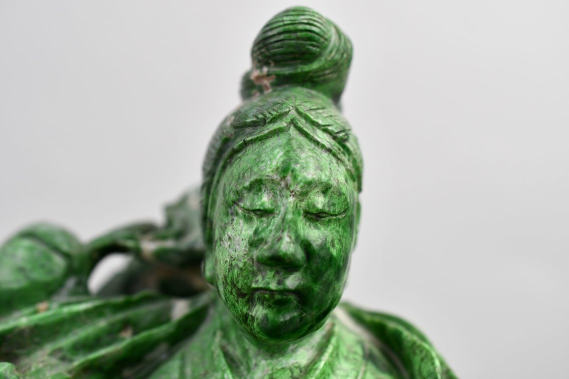 Chloromelanite Guanyin Statue Carving, photo 2 of 18