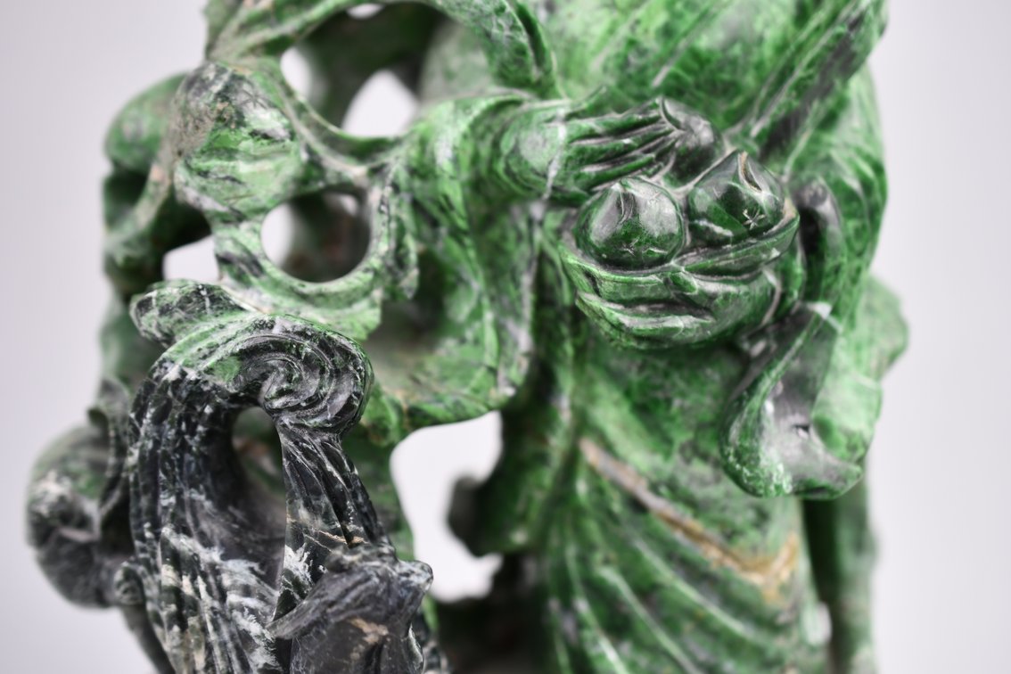 Chloromelanite Guanyin Statue Carving, photo 4 of 18