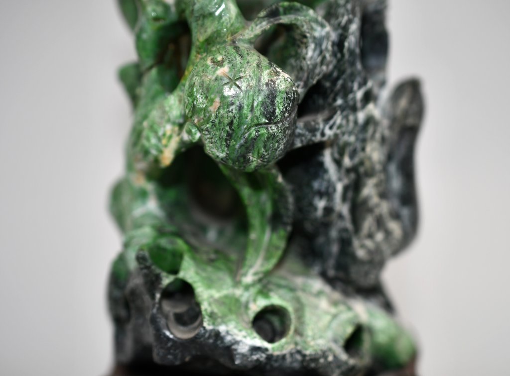 Chloromelanite Guanyin Statue Carving, photo 17 of 18