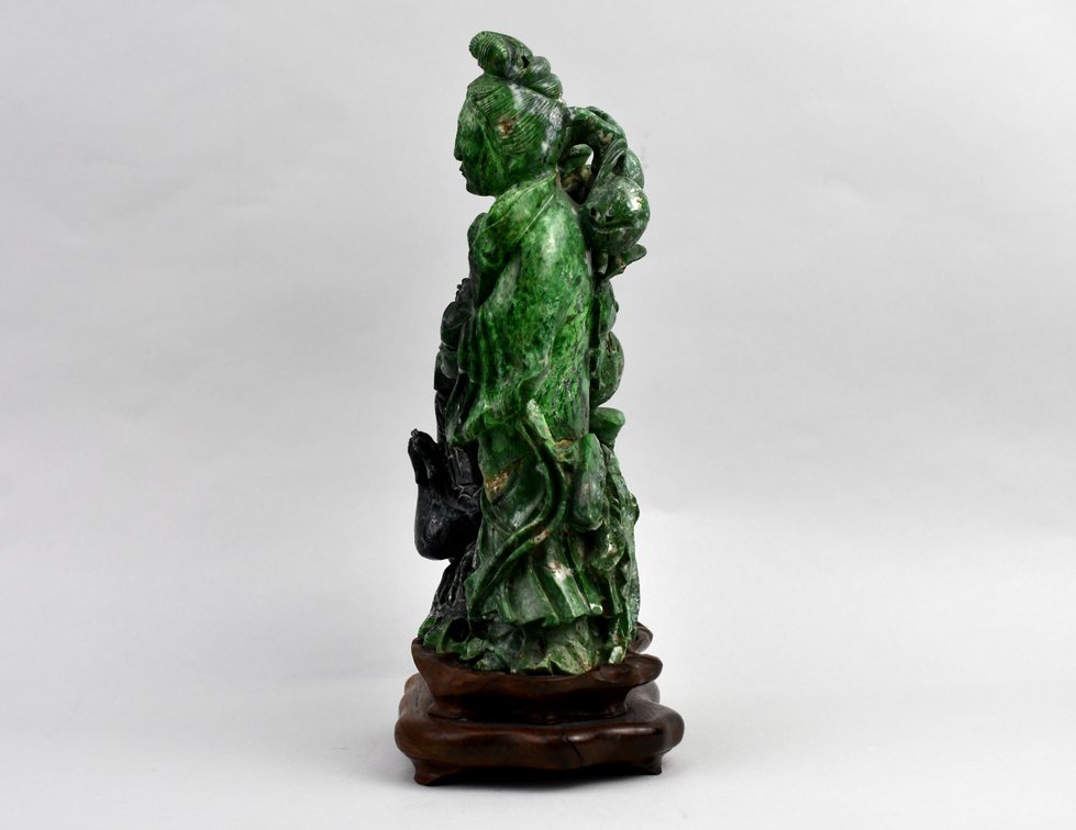 Chloromelanite Guanyin Statue Carving, photo 9 of 18
