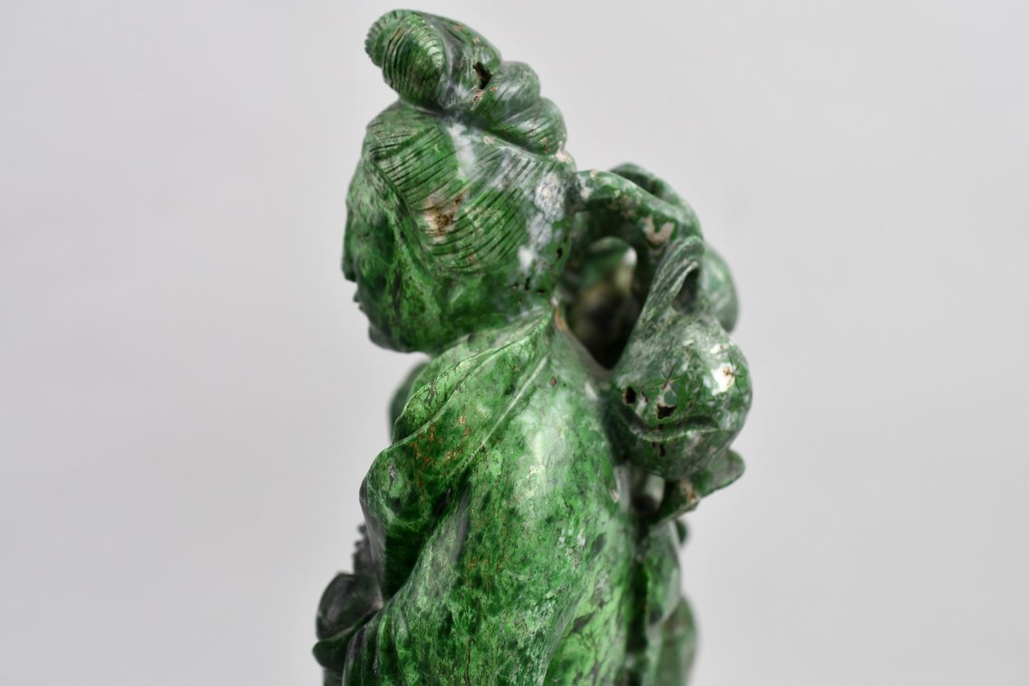 Chloromelanite Guanyin Statue Carving, photo 10 of 18