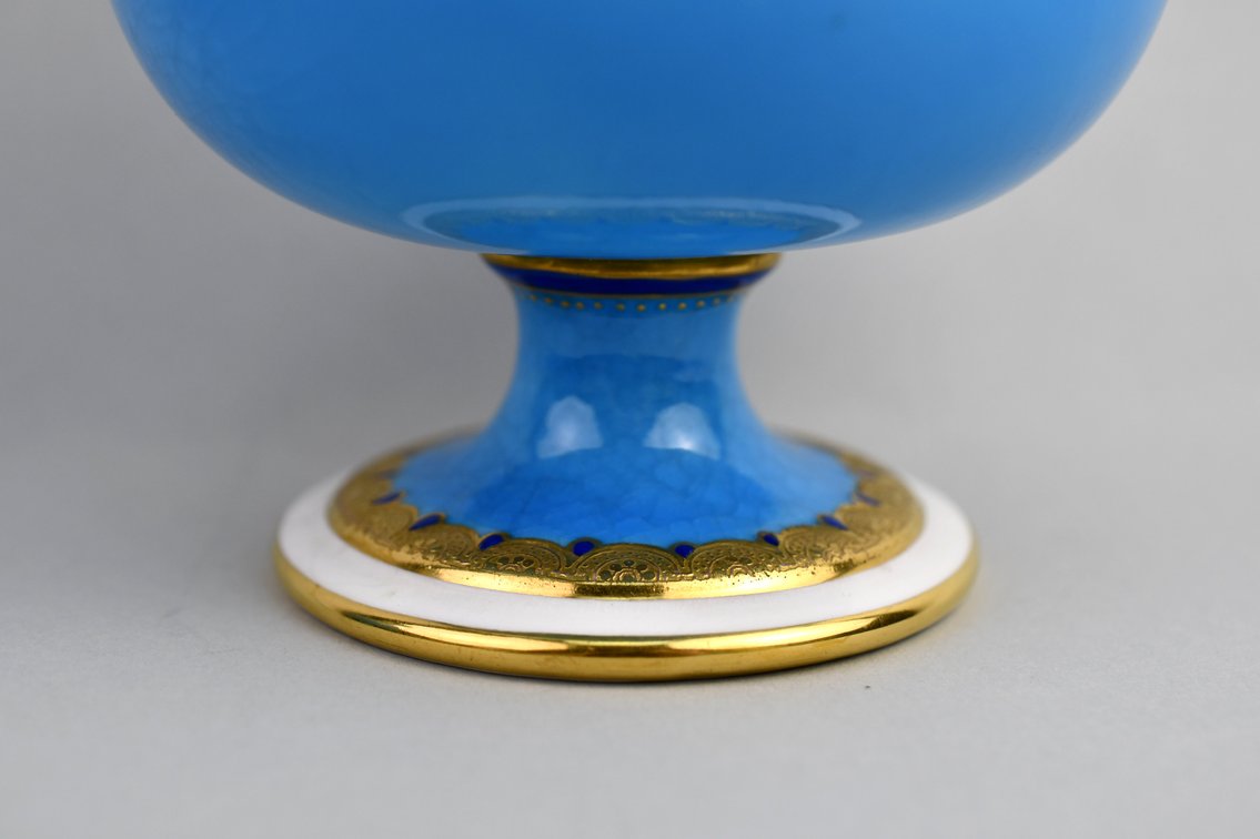 Mintons Bleu Céleste Gilt Twin-Handled Vases, photo 7 of 19
