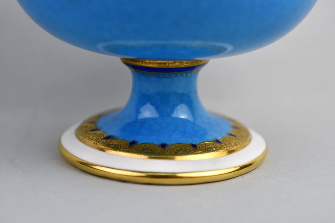 Mintons Bleu Céleste Gilt Twin-Handled Vases, photo 4 of 19