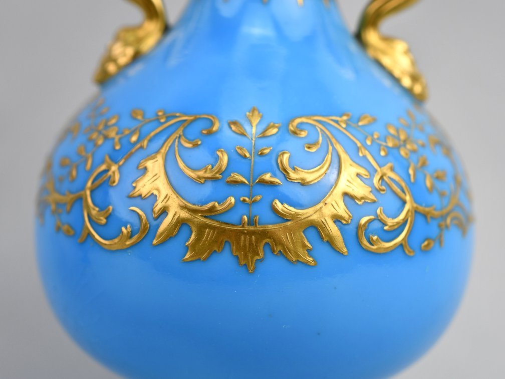 Mintons Bleu Céleste Gilt Twin-Handled Vases, photo 6 of 19