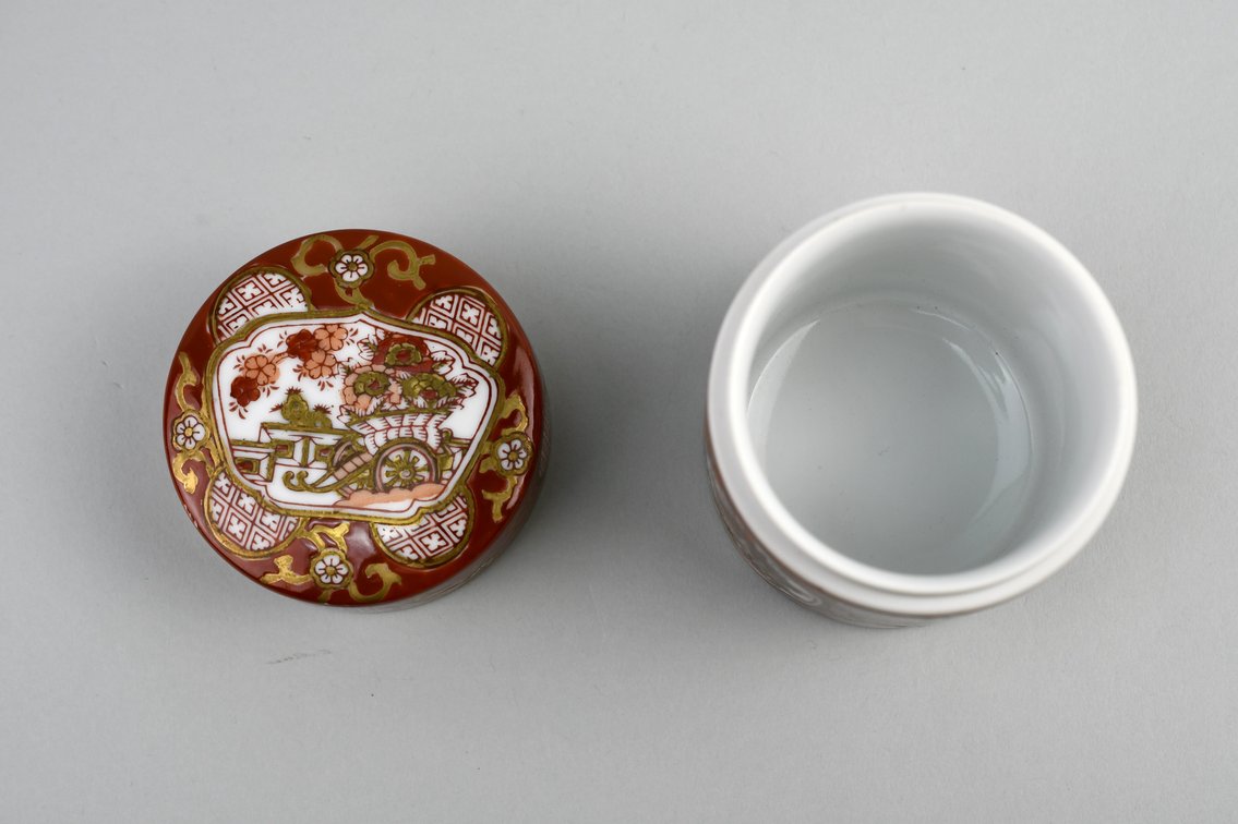Japanese Gold Imari Hand-Painted Three-Piece Set, photo 17 of 19