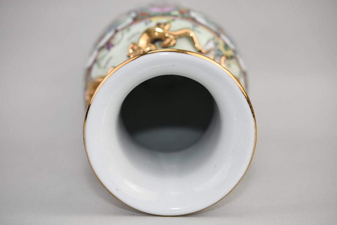 Chinese Famille Rose Canton Vases, photo 25 of 27