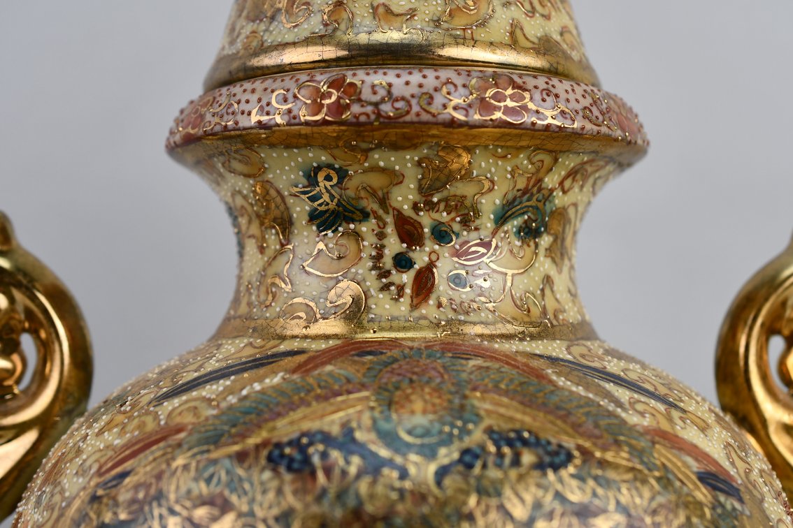 Japanese Satsuma-Style Gilt Lidded Urn, photo 3 of 14
