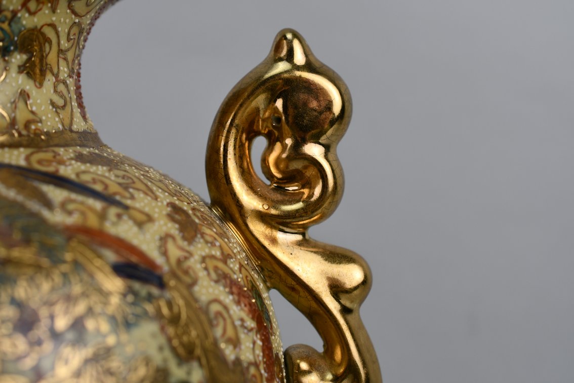 Japanese Satsuma-Style Gilt Lidded Urn, photo 7 of 14