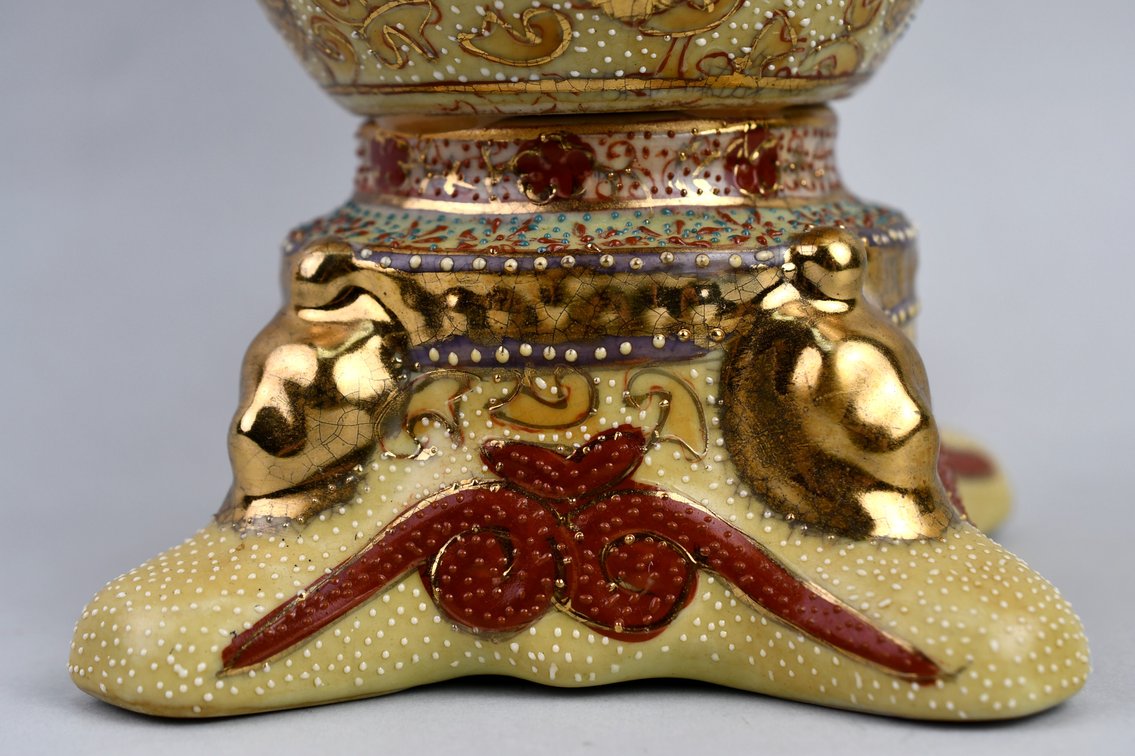 Japanese Satsuma-Style Gilt Lidded Urn, photo 6 of 14