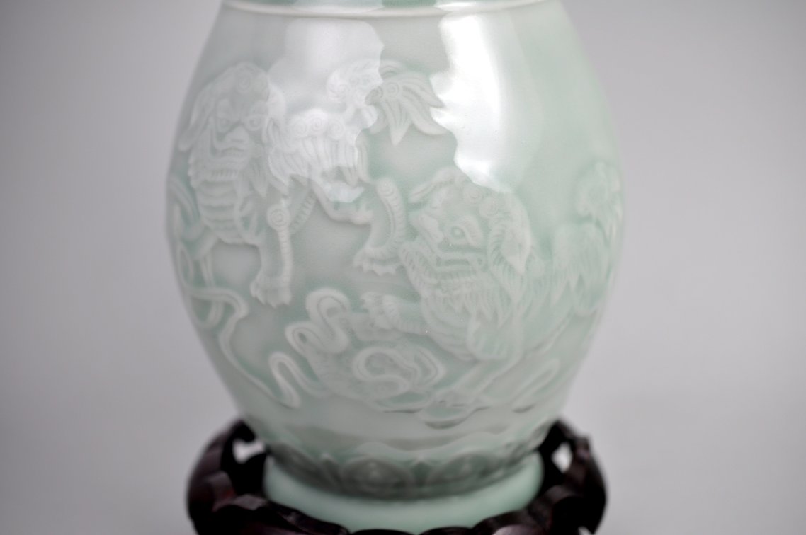 Celadon Shishi Guardian Lions pair, photo 18 of 31