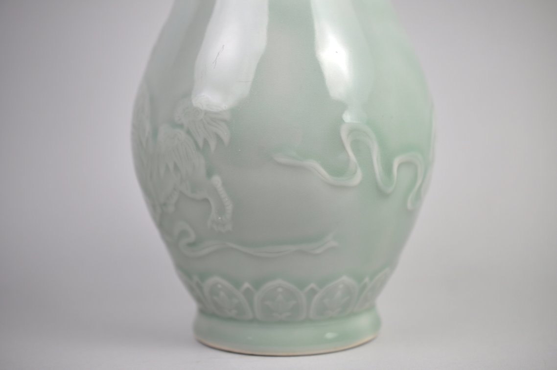 Celadon Shishi Guardian Lions pair, photo 13 of 31
