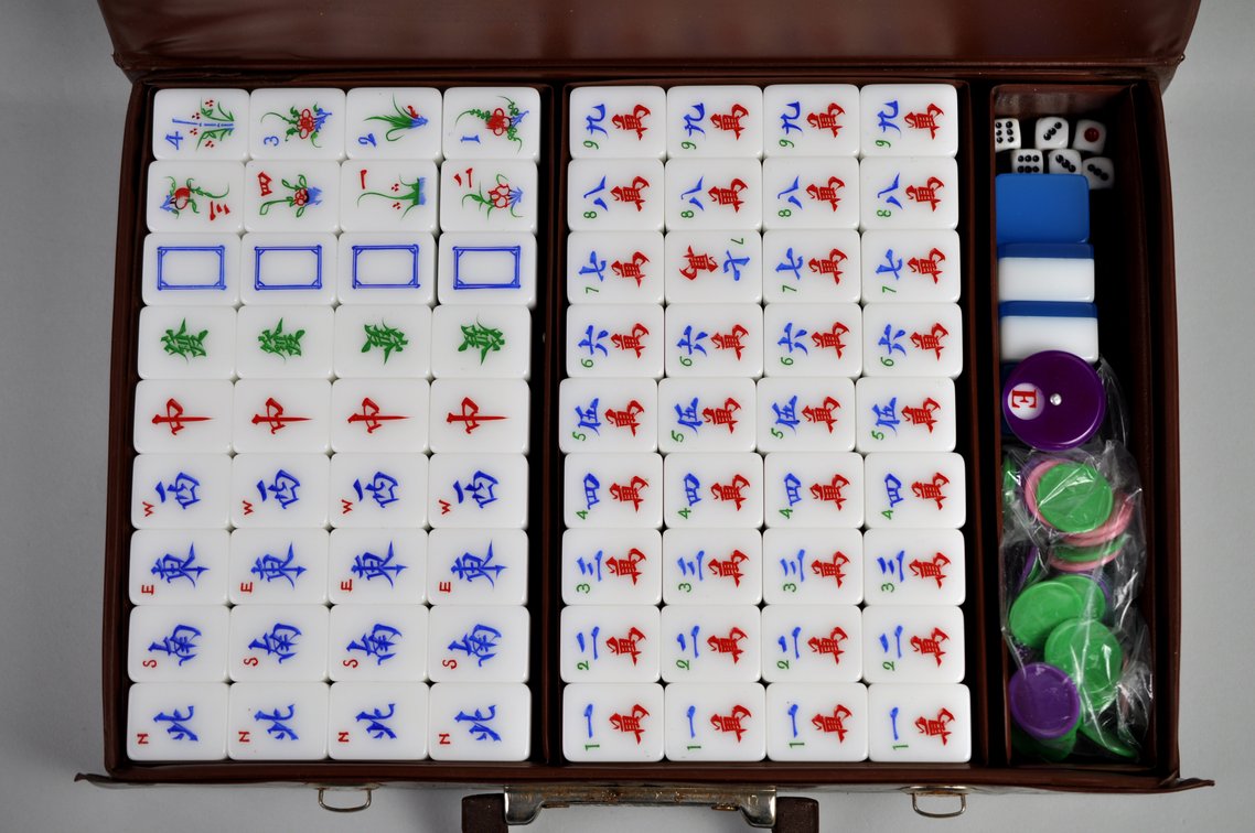 144 Tile Chinese Mahjong Set in Carrying Case, photo 2 of 22