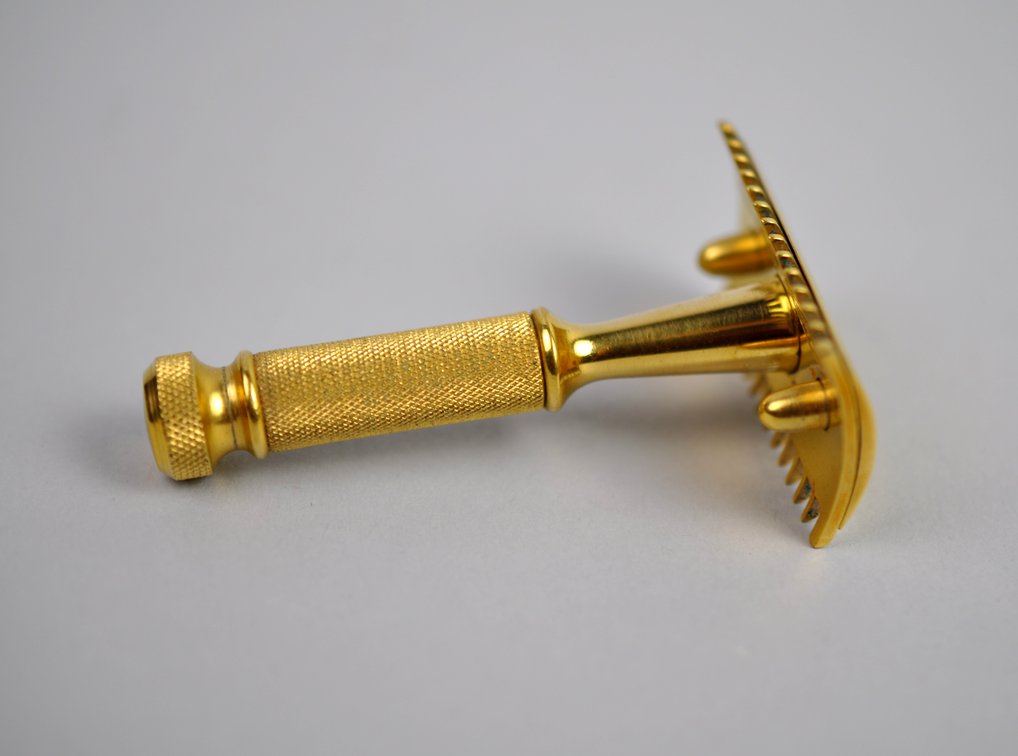 Gillette Milady Décolleté Gold-Plated Razor Travel Set, photo 16 of 18