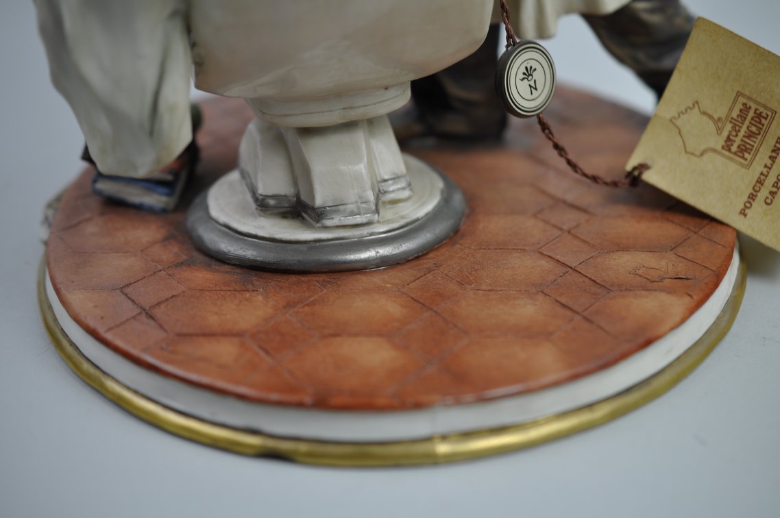 Italian Capidomonte Porcelain Dentist Figurine by Cazzola, photo 13 of 19