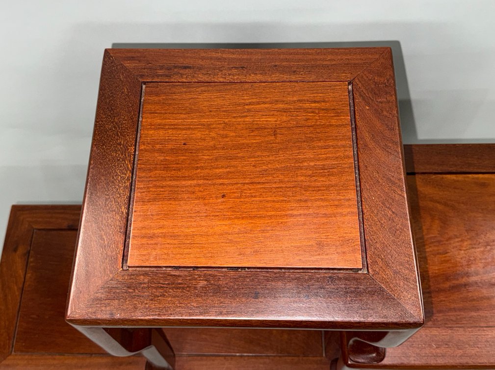 Asymmetrical Duobaoge Display Shelf / Étagère, photo 2 of 14