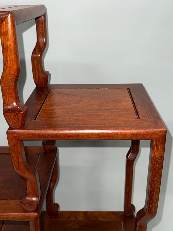 Asymmetrical Duobaoge Display Shelf / Étagère, photo 3 of 14