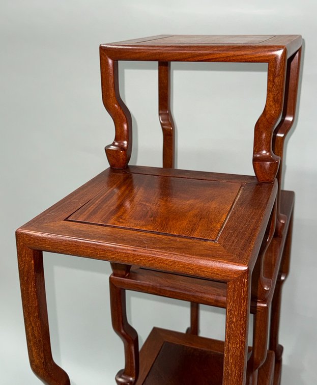 Asymmetrical Duobaoge Display Shelf / Étagère, photo 9 of 14