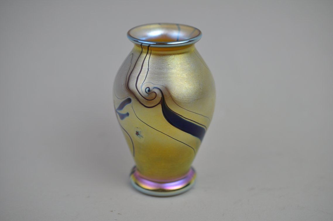 Lundberg Signed Dragonfly Iridescent Miniature Vase, photo 5 of 16
