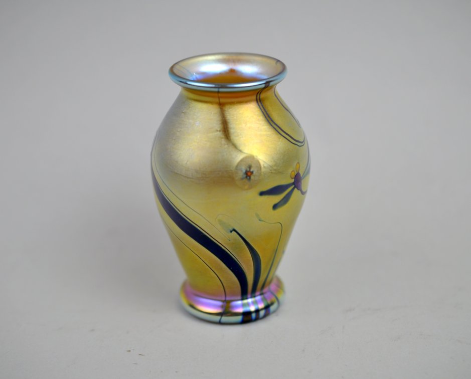 Lundberg Signed Dragonfly Iridescent Miniature Vase, photo 7 of 16