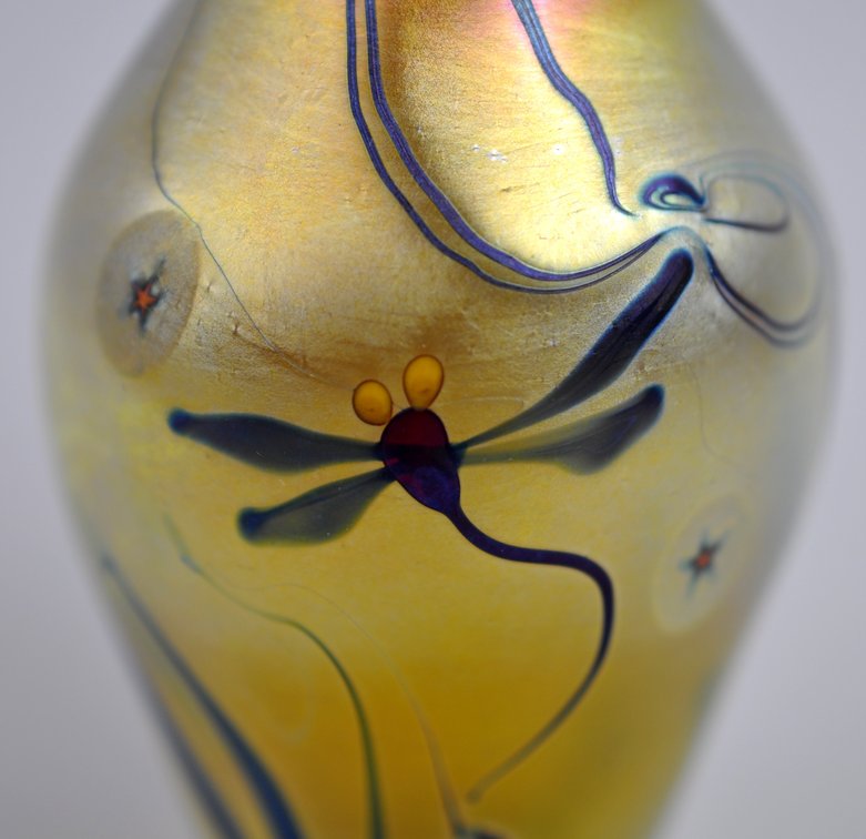 Lundberg Signed Dragonfly Iridescent Miniature Vase, photo 9 of 16