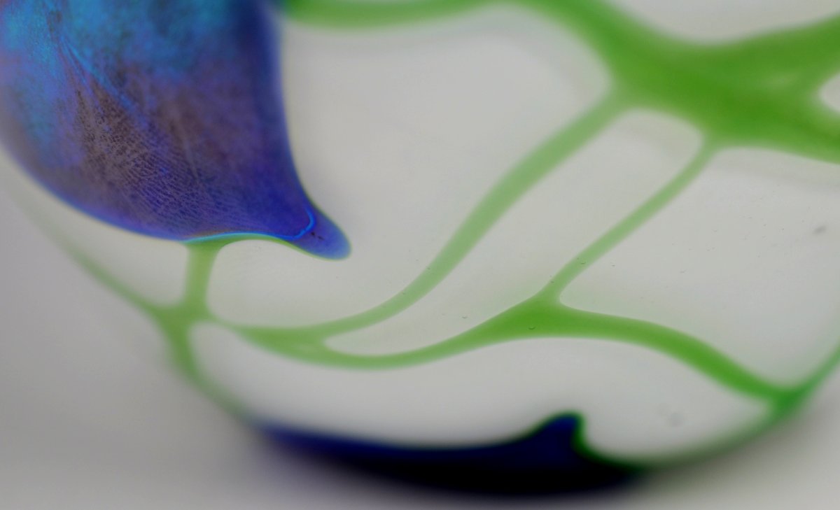 Charles Lotton 1973 Hand Blown Art Glass Vase, photo 9 of 12