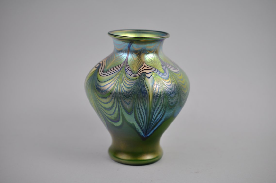 Orient & Flume 1977 Peking Green Iriscene Vase, photo 3 of 13