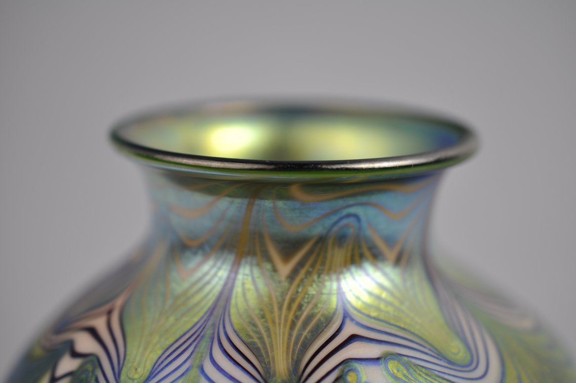 Orient & Flume 1977 Peking Green Iriscene Vase, photo 5 of 13