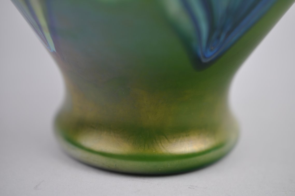 Orient & Flume 1977 Peking Green Iriscene Vase, photo 7 of 13