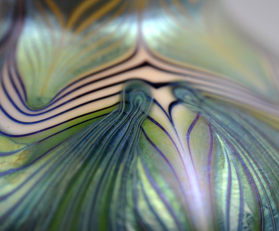 Orient & Flume 1977 Peking Green Iriscene Vase, photo 8 of 13