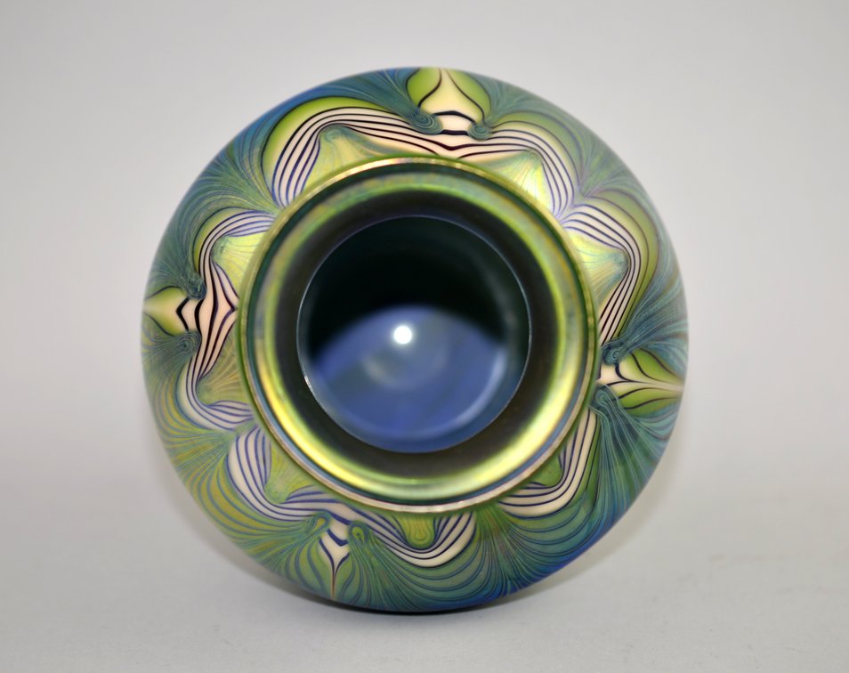 Orient & Flume 1977 Peking Green Iriscene Vase, photo 9 of 13