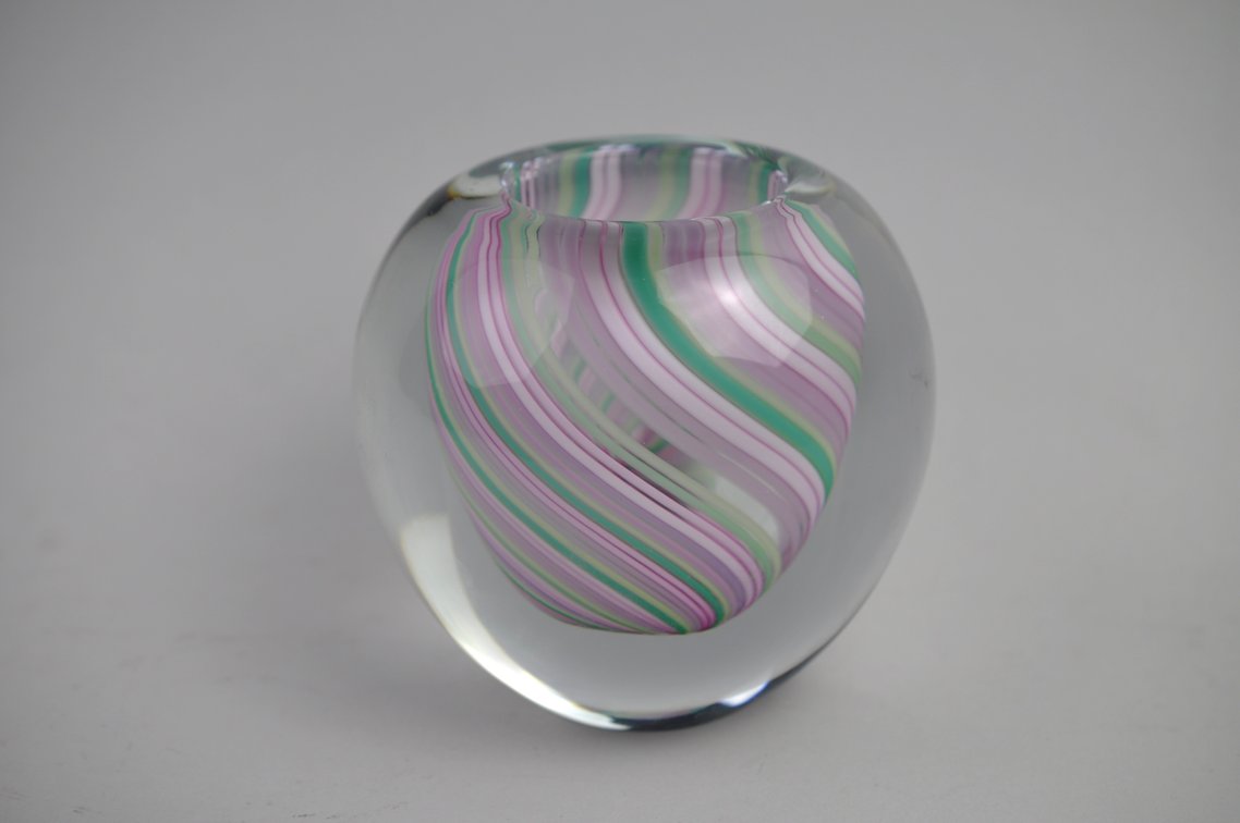 Josh Simpson Pink & Green Spiral Art Glass Vase, photo 4 of 12