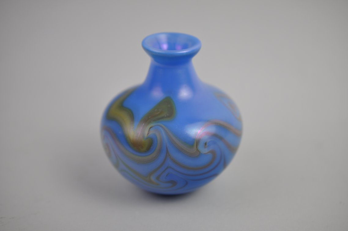 Mark Peiser 1973 Iridescent Opalescent Swirl Vase, photo 2 of 12
