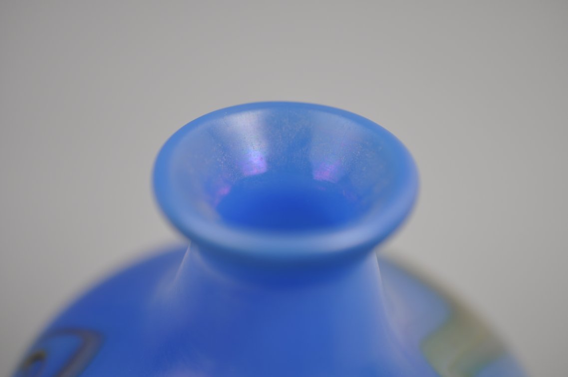 Mark Peiser 1973 Iridescent Opalescent Swirl Vase, photo 5 of 12