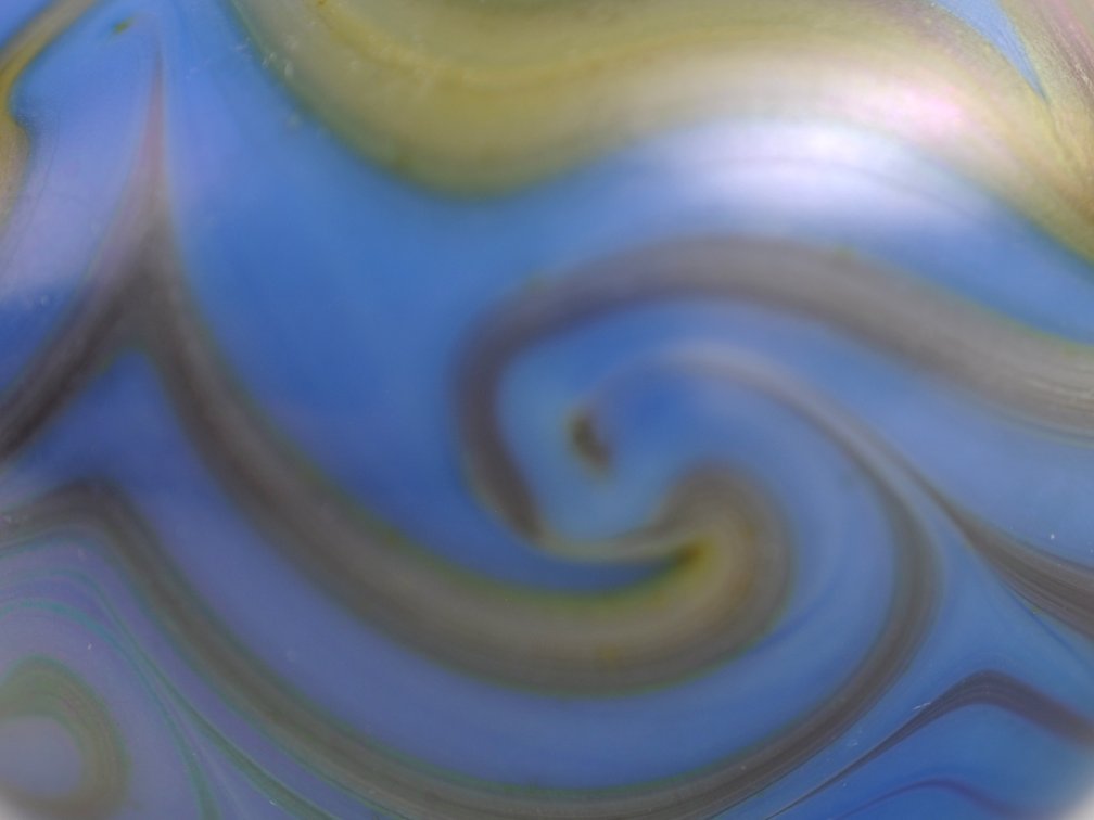 Mark Peiser 1973 Iridescent Opalescent Swirl Vase, photo 7 of 12