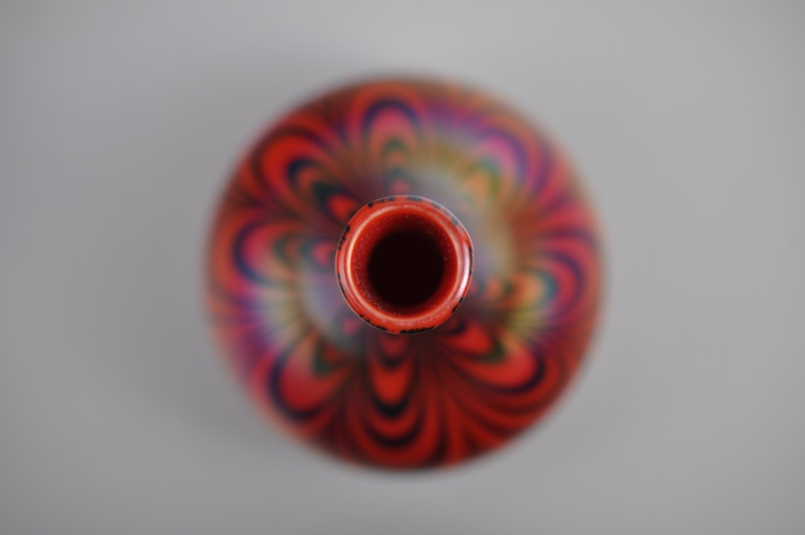 Charles Lotton Red Iridescent Art Glass Vase, photo 6 of 8